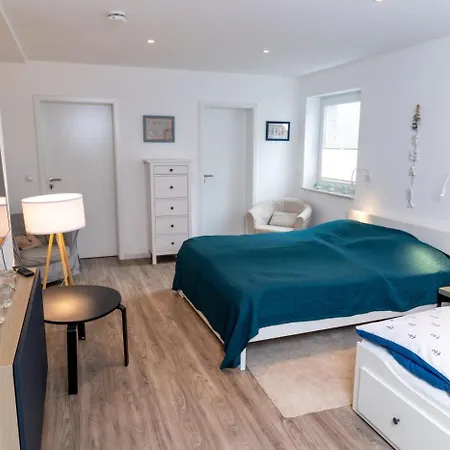 Sea Breeze Bietet Platz Fuer Bis Zu 6 Personen In Zentraler Lage Von *
