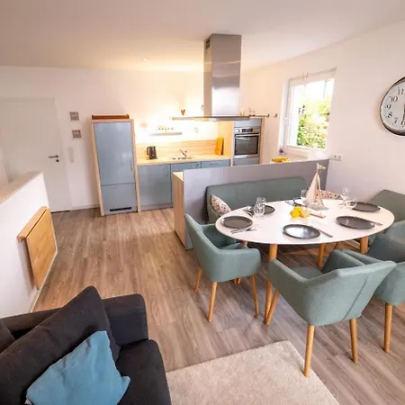 Sea Breeze Bietet Platz Fuer Bis Zu 6 Personen In Zentraler Lage Von Apartmán
