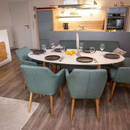 Sea Breeze Bietet Platz Fuer Bis Zu 6 Personen In Zentraler Lage Von Apartmán *